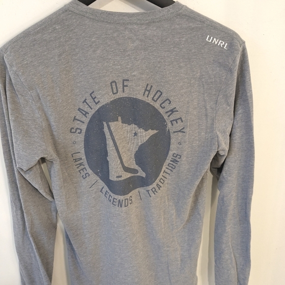 UNRL State of Hockey Minnesota Women's Grey Long Sleeve Crewneck T Shirt Small - Picture 4 of 5